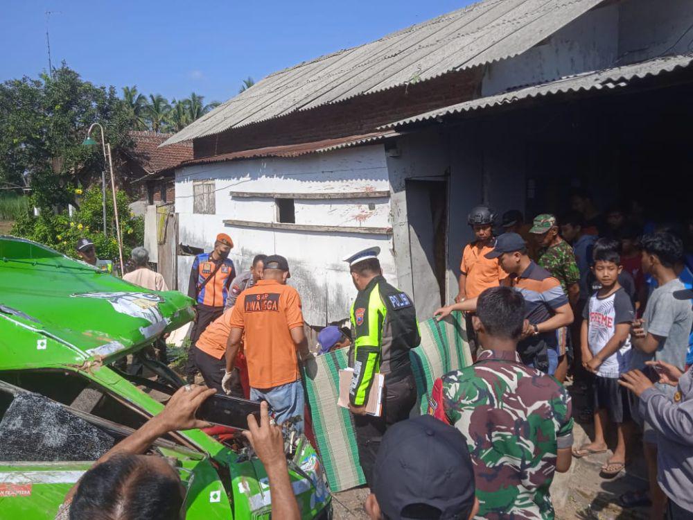 Kecelakaan mobil odong-odong disambar kereta api di Malang. (Dok. Polsek Kepanjen)