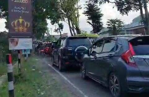 Libur Nataru Jalur Menuju Telaga Sarangan Magetan Macet
