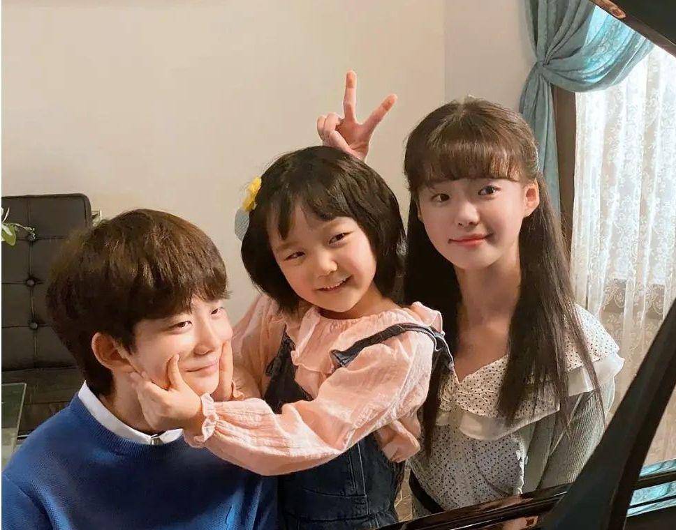 Jeong Hyeon Jun, Ki So Yu, dan Kim Si A (instagram.com/kimsia_official)