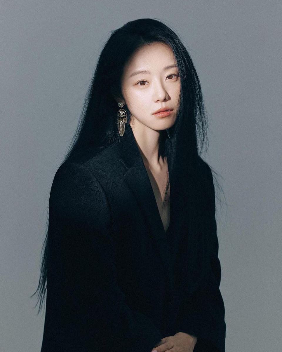 Lee Si Won (instagram.com/seethewon)