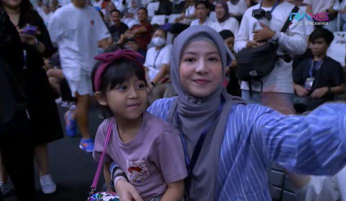 potret Natasha Rizky dukung Desta pada ajang Sport Party (youtube.com/Rans Entertainment)