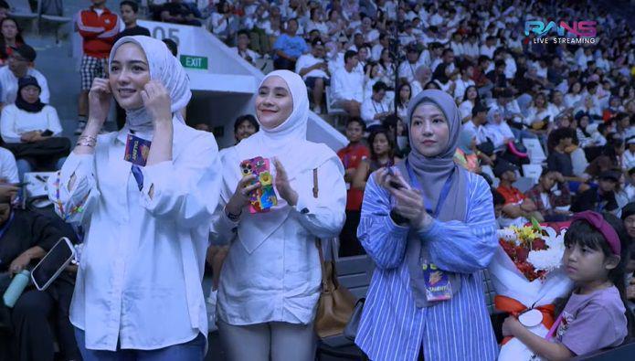 potret Natasha Rizky dukung Desta pada ajang Sport Party (youtube.com/Rans Entertainment)