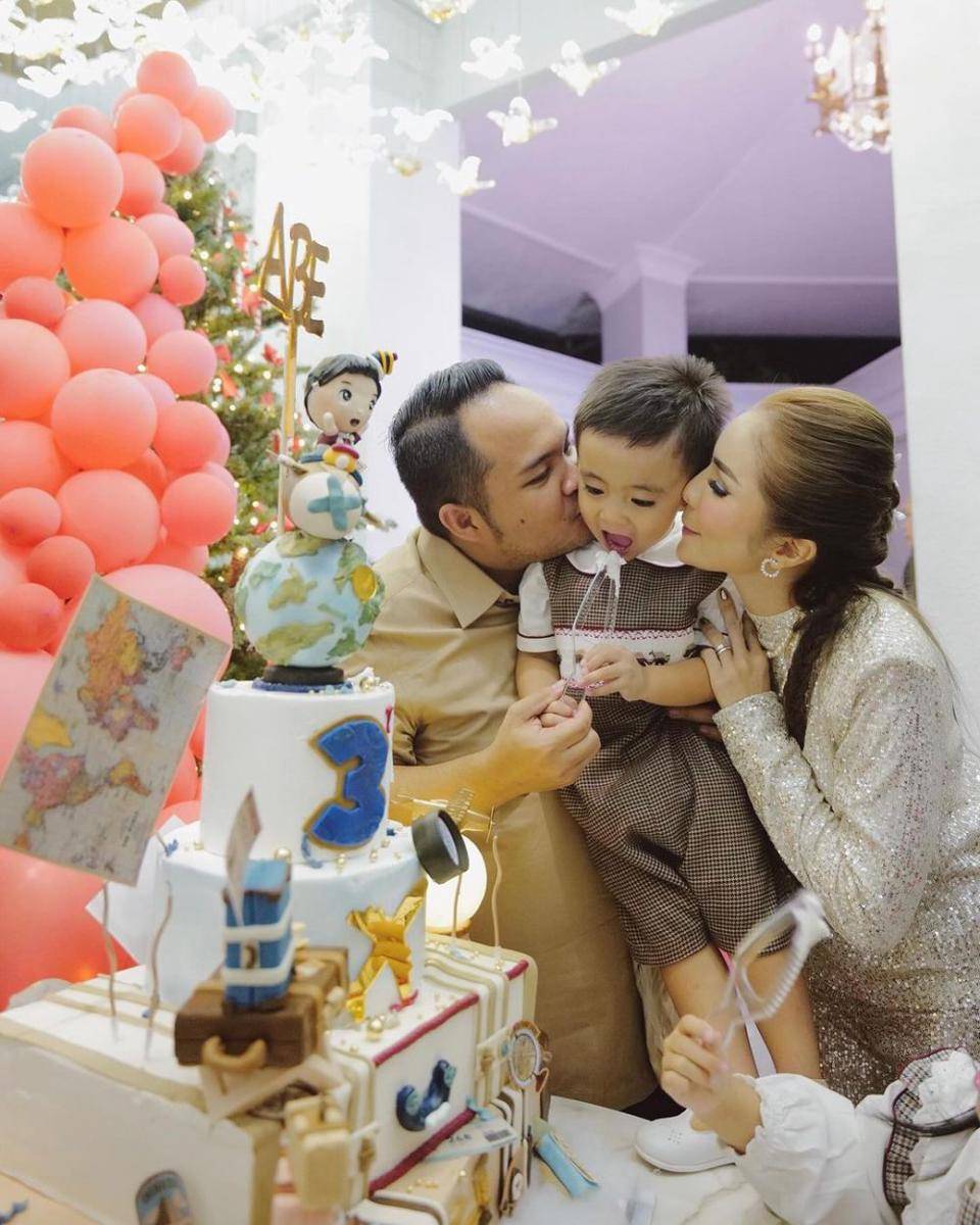 potret pesta ultah Abe ke-3 (instagram.com/therealmomogeisha)