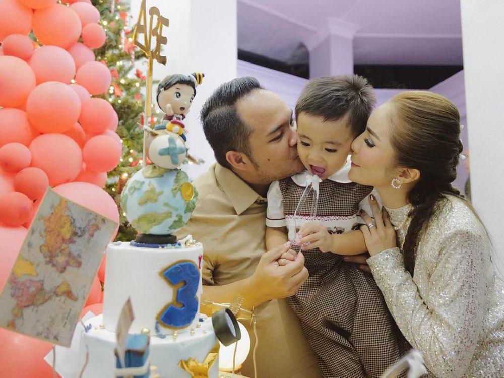 7 Potret Ultah Abe Putra Momo Geisha ke-3, Sederhana di Rumah