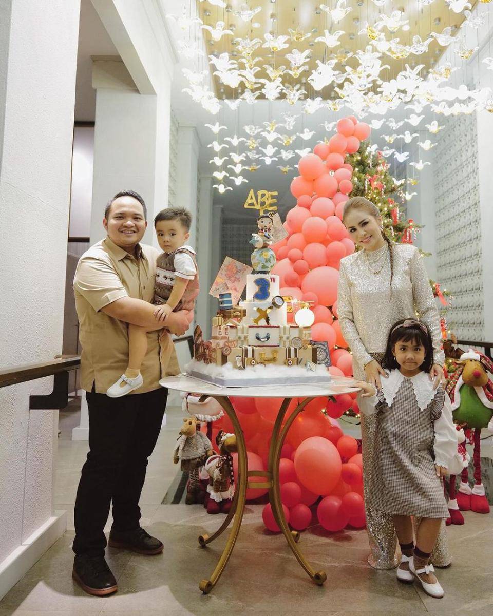 potret pesta ultah Abe ke-3 (instagram.com/therealmomogeisha)