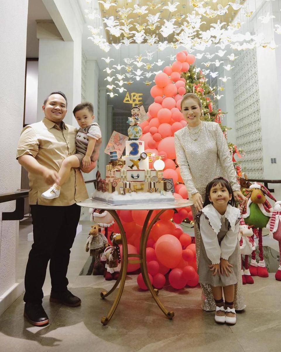 potret pesta ultah Abe ke-3 (instagram.com/therealmomogeisha)