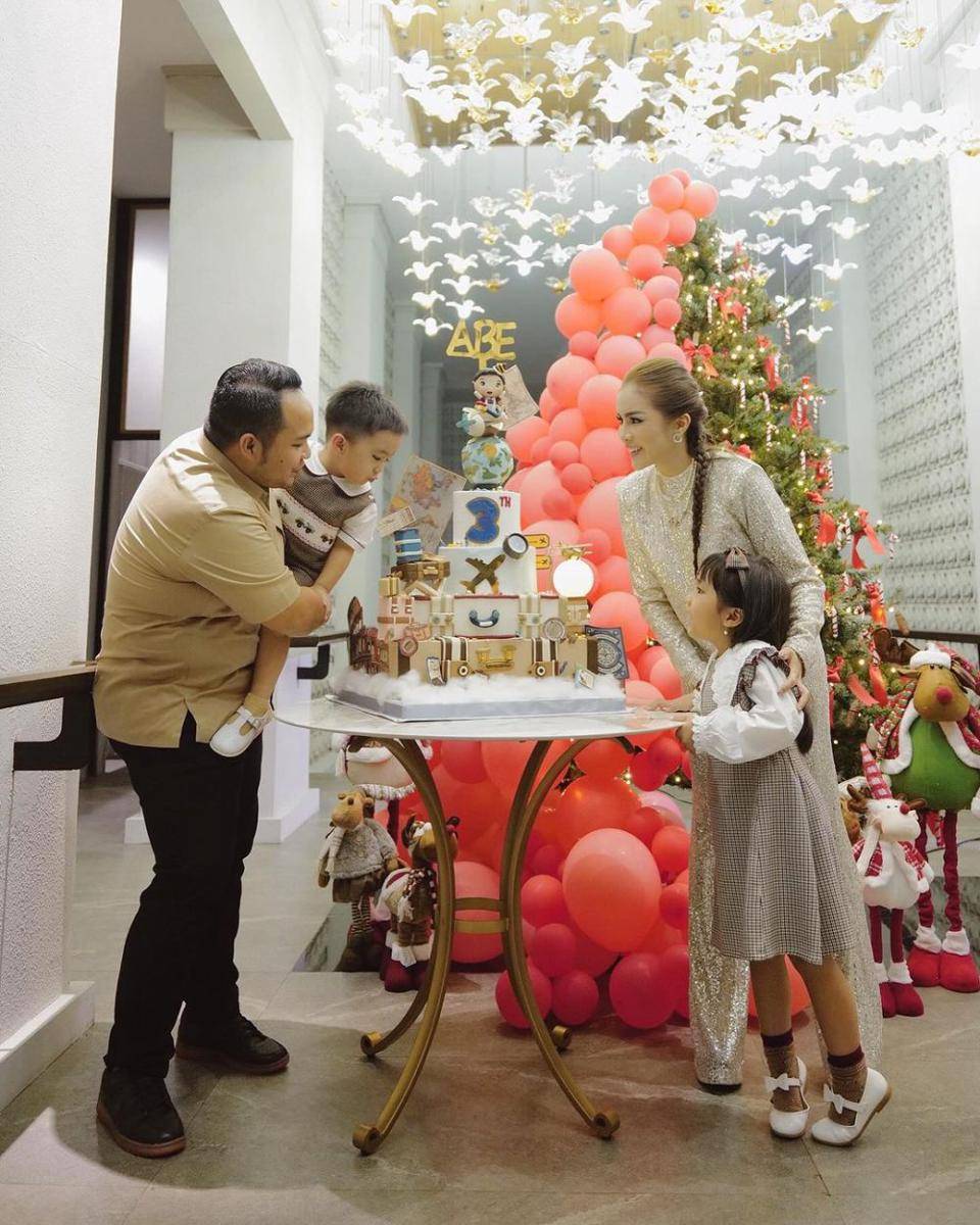 potret pesta ultah Abe ke-3 (instagram.com/therealmomogeisha)