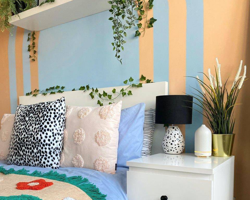 ilustrasi kombinasi warna biru pastel dan orange pastel (unsplash.com/volant)