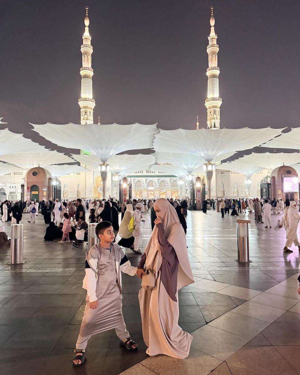 potret Adam jalani ibadah umrah (instagram.com/shireensungkar)