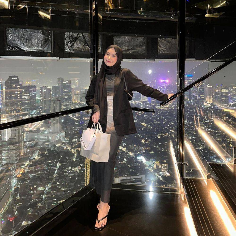 inspirasi OOTD ala Alamanda Putri (instagram.com/alamandaptrr)