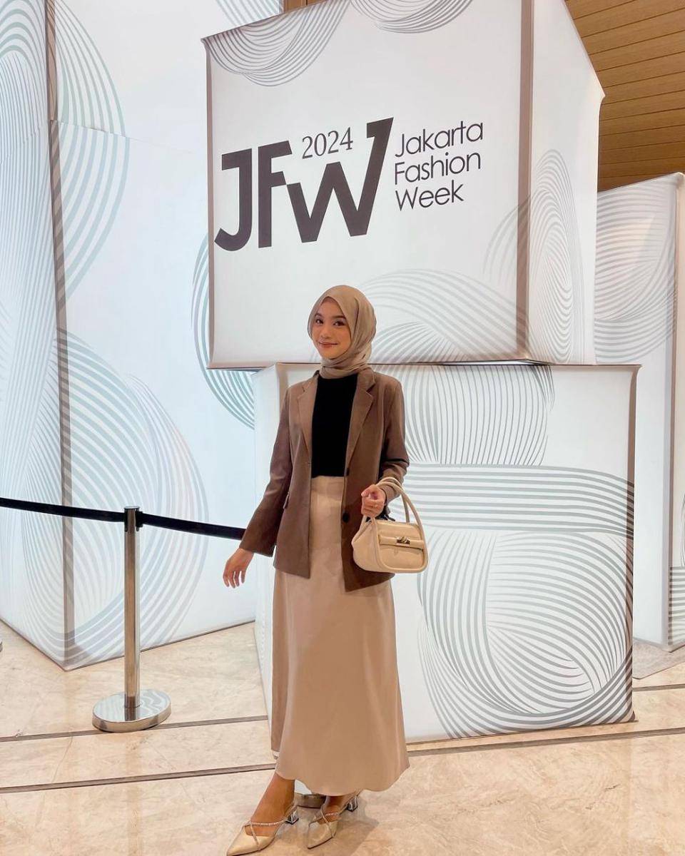 inapirasi OOTD ala Friska Adinda (instagram.com/adindafriska)
