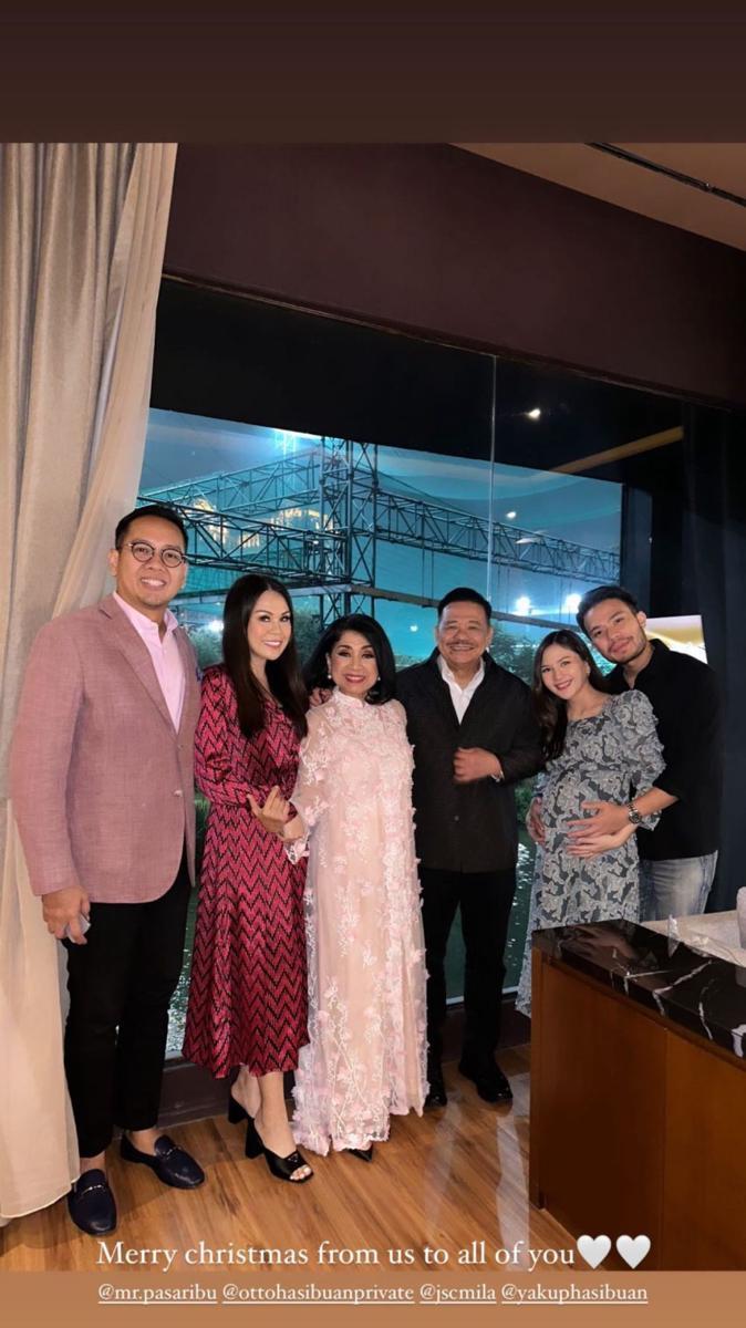 potret perayaan malam Natal artis (instagram.com/jscmila)