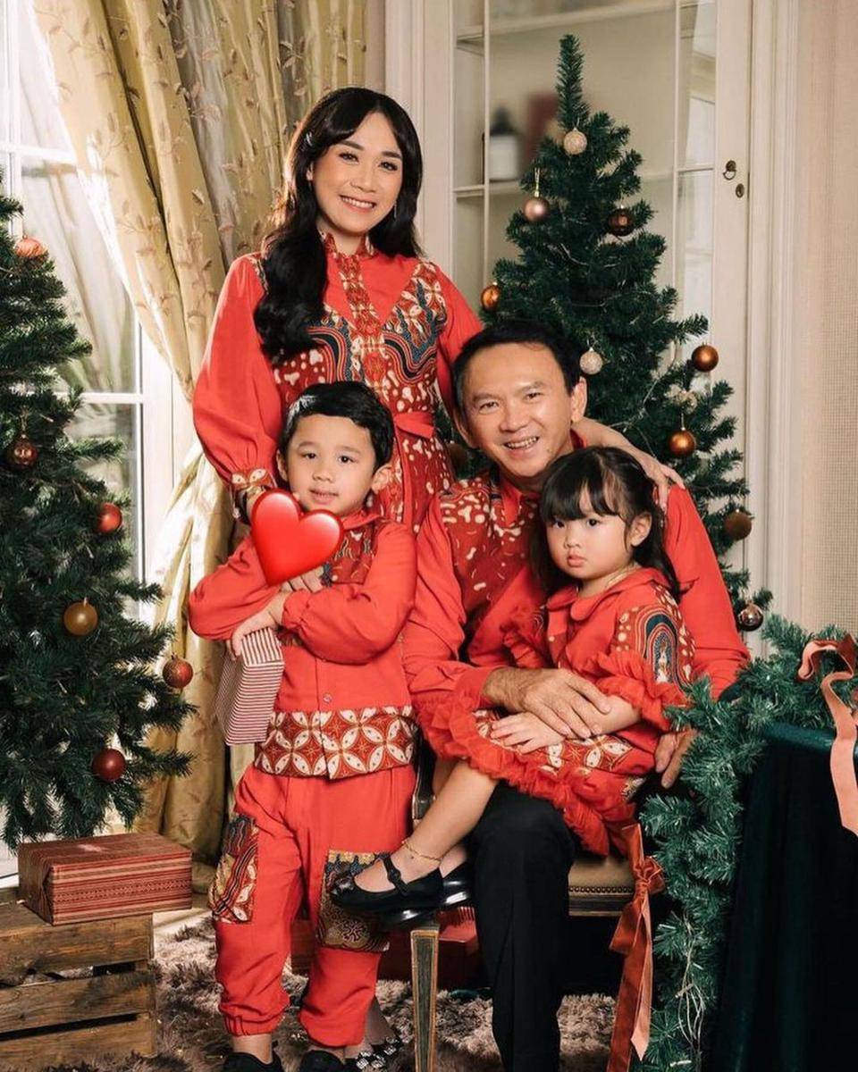 OOTD Natal artis. (instagram.com/victoria_makeupatelier)