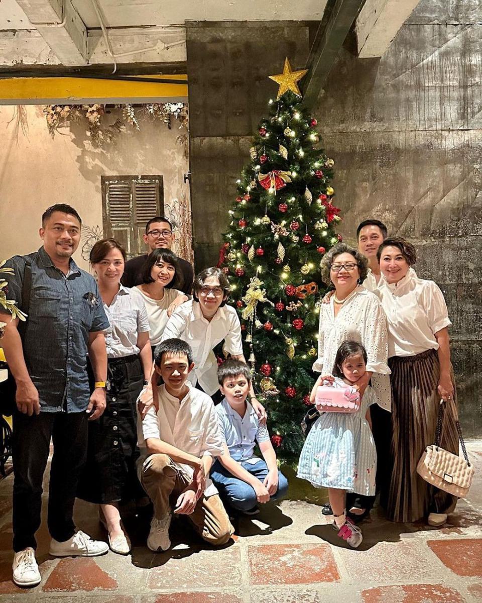 potret perayaan malam Natal artis (instagram.com/indybarends)