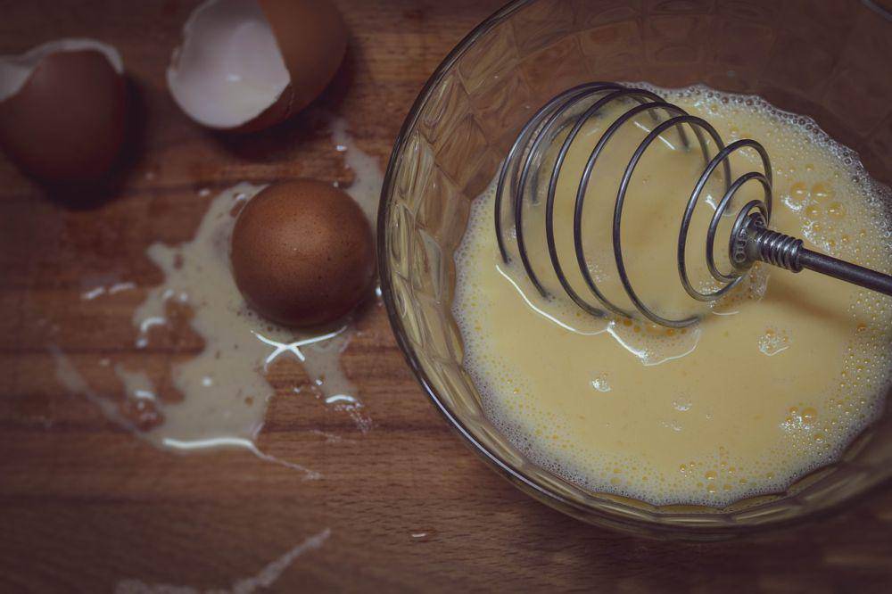 ilustrasi kocokkan telur (pixabay.com/misskursovie2013)