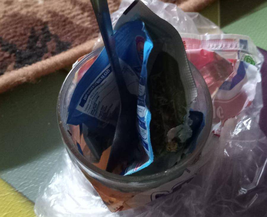 Barang Bukti (BB) Nate, susu dan gelas yang digunakan korban (Dok/Polsek Hu'u)