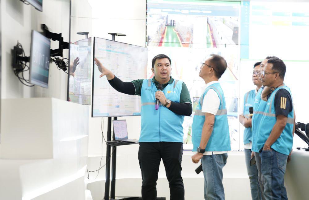 PT PLN (Persero) memastikan keamanan dan keandalan pasokan listrik saat malam Natal 2023. PLN terus menyiagakan personel di lokasi-lokasi ibadah untuk memastikan perayaan Natal 2023 berjalan dengan lancar. (Dok. PLN)