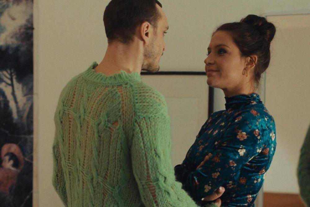 Adele Exarchopoulos (kanan) dalam film Passages (dok. MUBI/Passages)