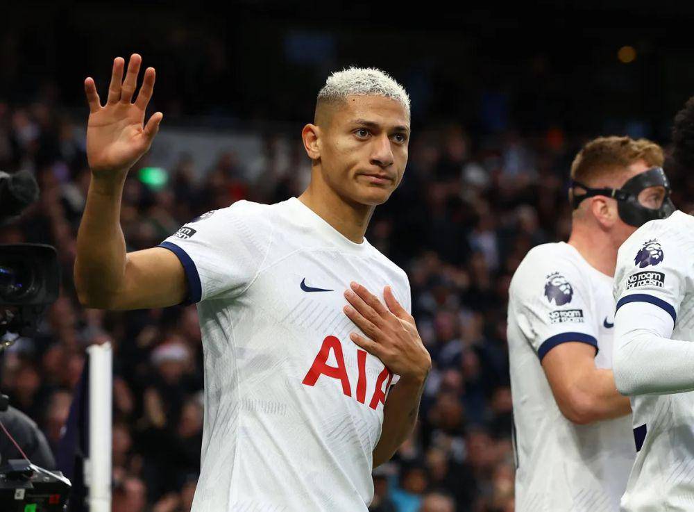 Richarlison tidak merayakan gol ke gawang Everton di EPL 2023/2024. (premierleague.com)