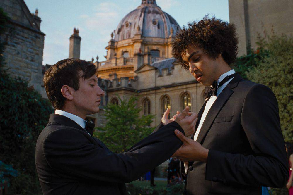 Barry Keoghan (kiri) dalam film Saltburn (dok. Amazon MGM Studios/Saltburn)