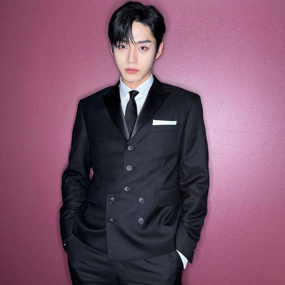 Jiwoong ZEROBASEONE (instagram.com/zb1official)