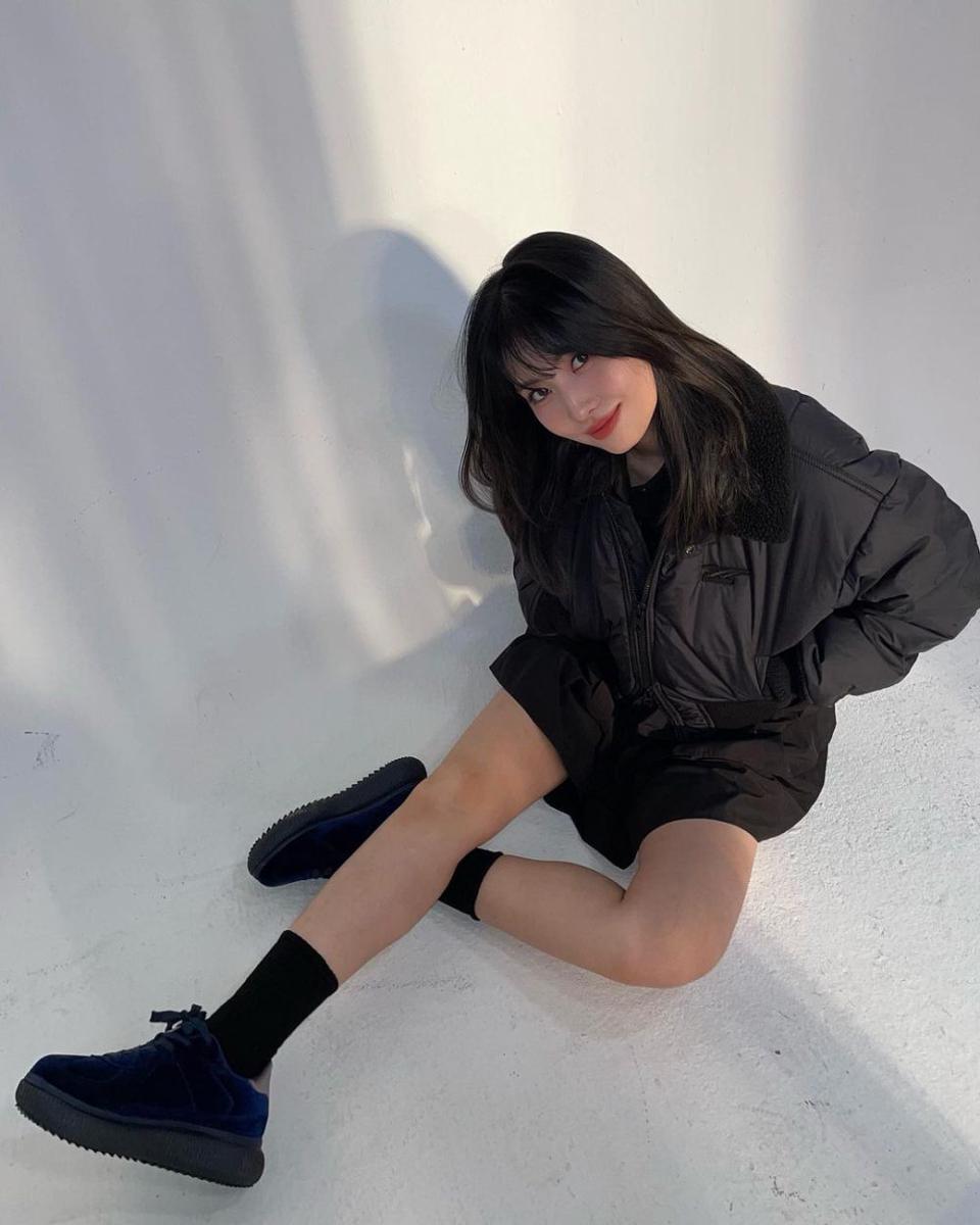 boyish style Momo TWICE (instagram.com/momo/)
