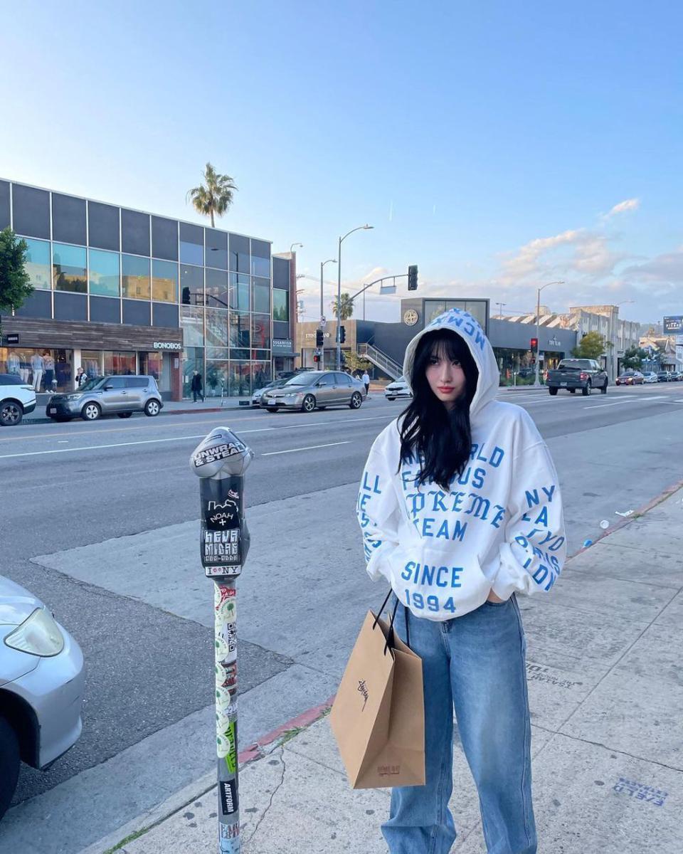 boyish style Momo TWICE (instagram.com/momo/)