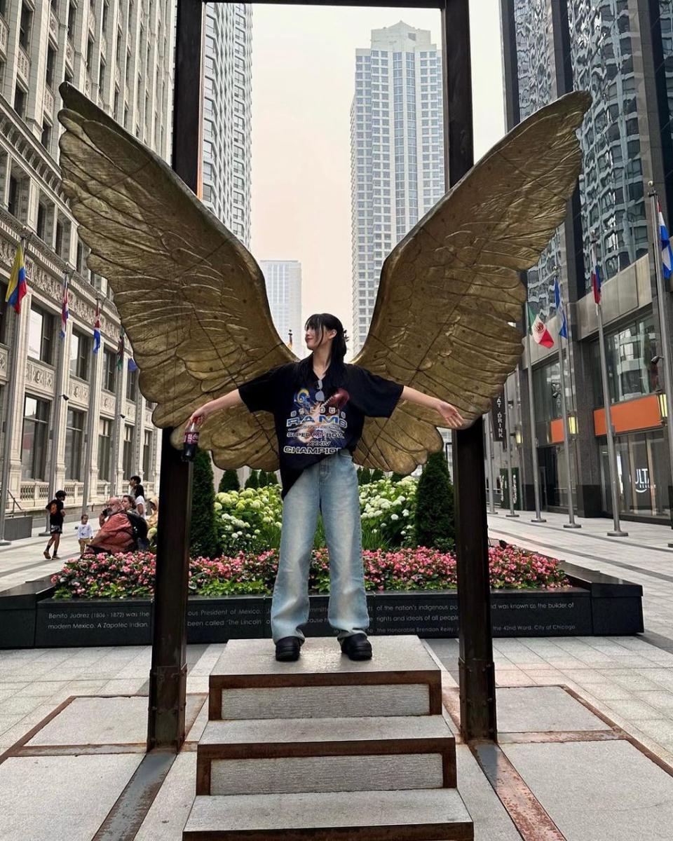 boyish style Momo TWICE (instagram.com/momo/)