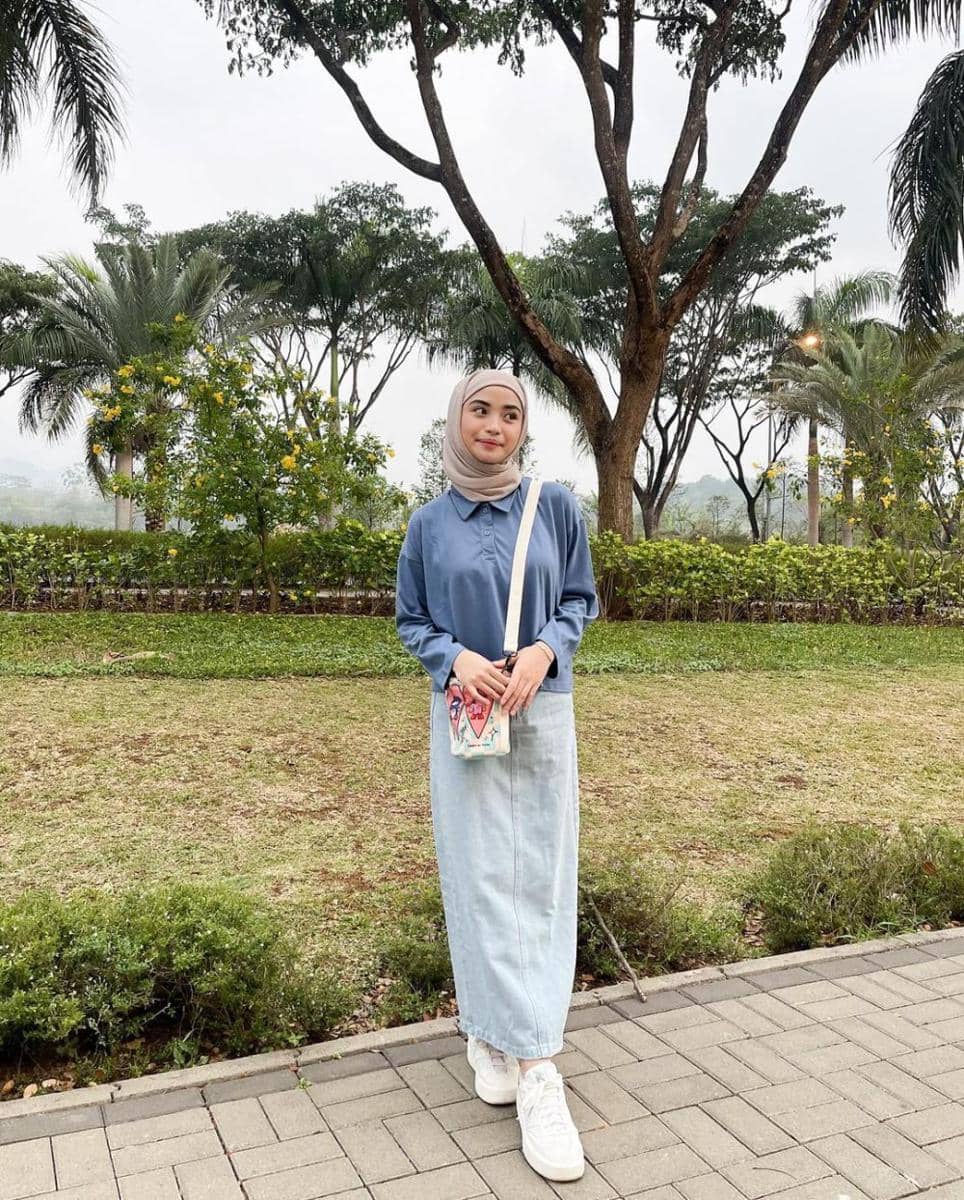 Outfit Jalan-Jalan Pakai Sneakers (instagram.com/taniaaa.dn)