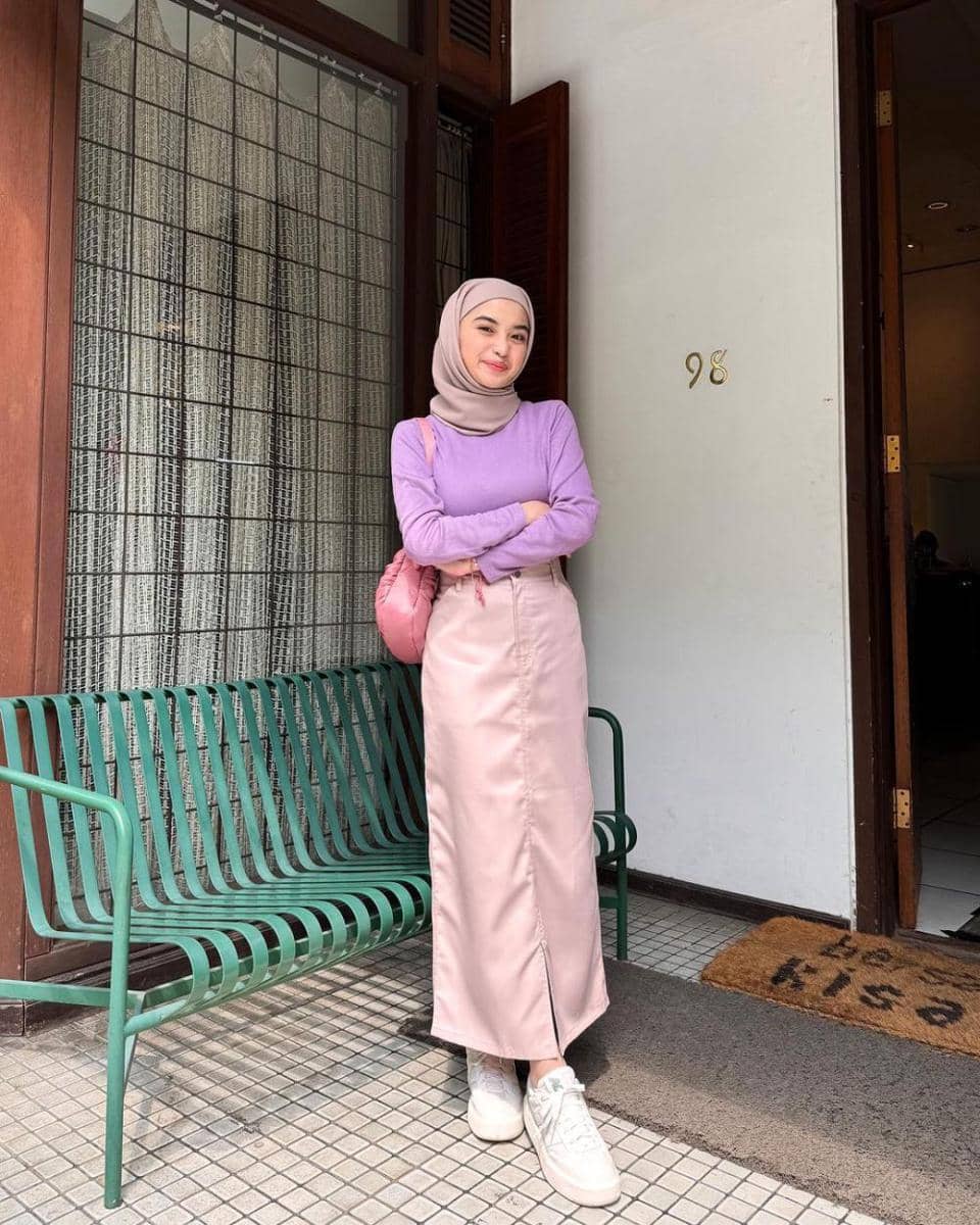 Outfit Jalan-Jalan Pakai Sneakers (instagram.com/taniaaa.dn)