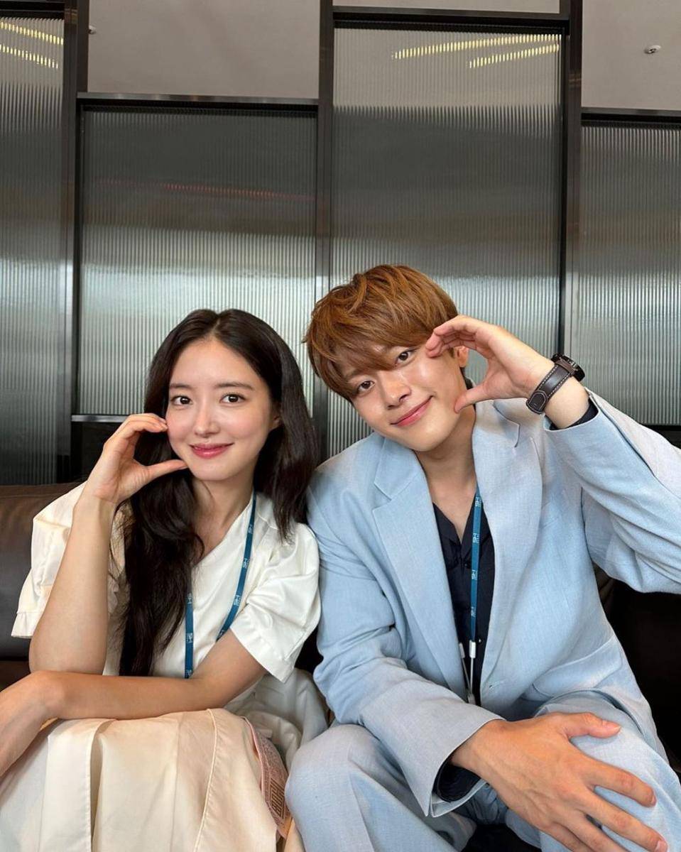 potret pemain drama The Story of Park's Marriage Contract di balik layar (instagram.com/official_yooseonho)