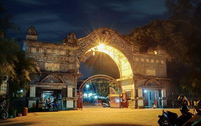 Taman Sriwedari google.com/maps/Budi Sutrisno)