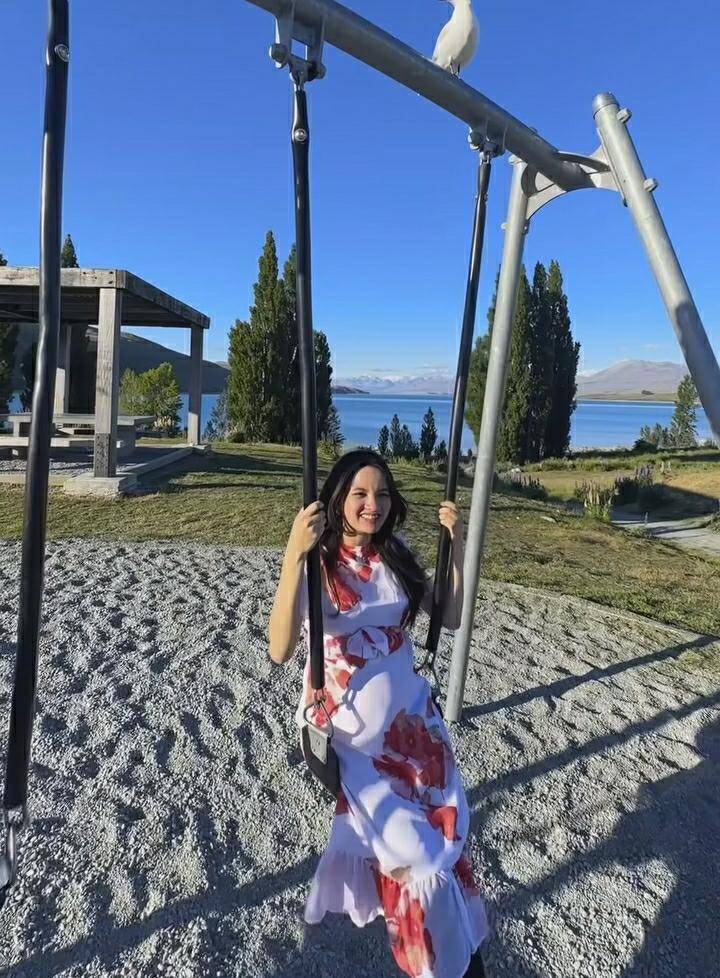 momen babymoon Sabrina Anggraini di Lake Tekapo (instagram.com/sabrinaanggraini)