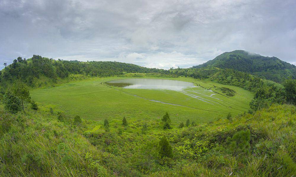 keindahan Telaga Dringo yang ada di Dieng (commons.wikimedia.org/Bagaskara Lazuardi)