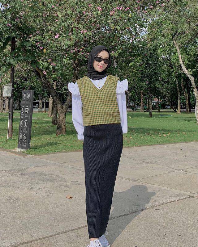 layering outfit ala Ayu Kartika (instagram.com/ayu.kartikaa)