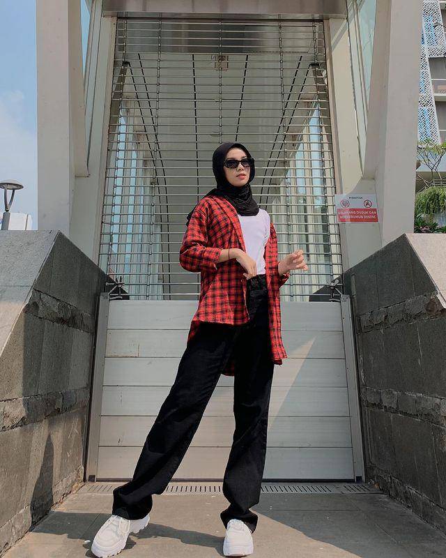 layering outfit ala Ayu Kartika (instagram.com/ayu.kartikaa)