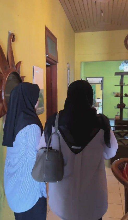 Aurel ke rumah masa kecil Atta (Instagram.com/aurelie.hermansyah)