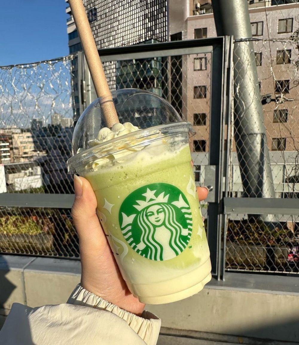 Gaeul Ive mengunggah foto Starbucks (instagram.com/fallingin__fall))