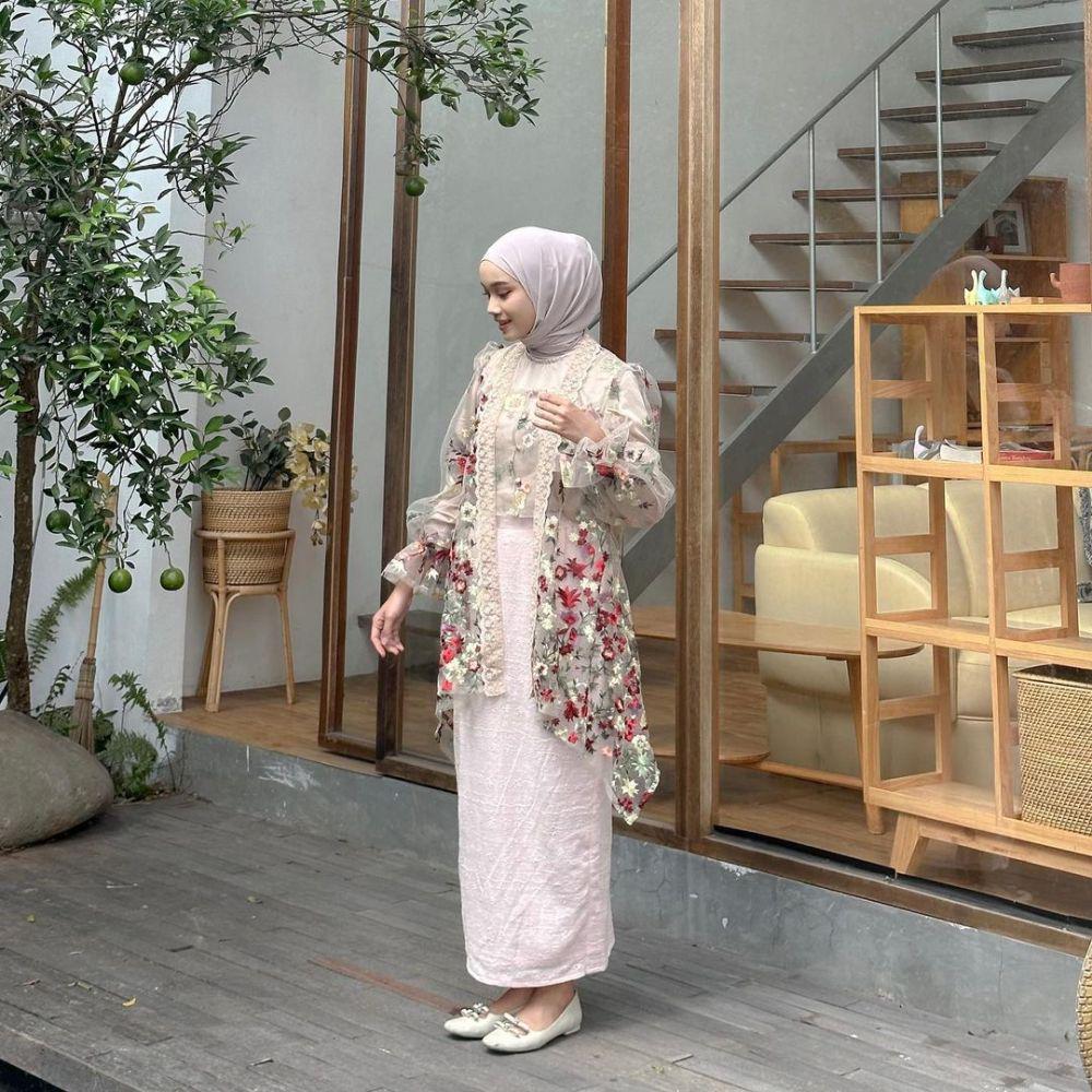 inspirasi OOTD ala Ravira Naila (instagram.com/ravalsaa)