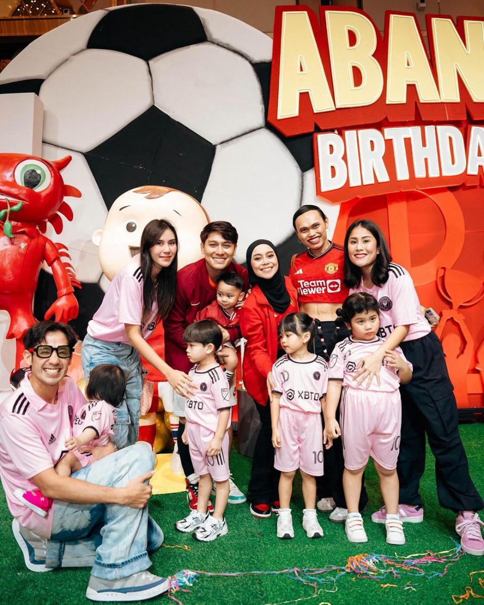 potret Tarra Budiman dan keluarga (instagram.com/tarrabudiman)
