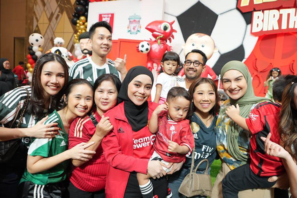 10 Potret Gritte Agatha di Ultah Abang L, Ajak Mama Foto Artis!