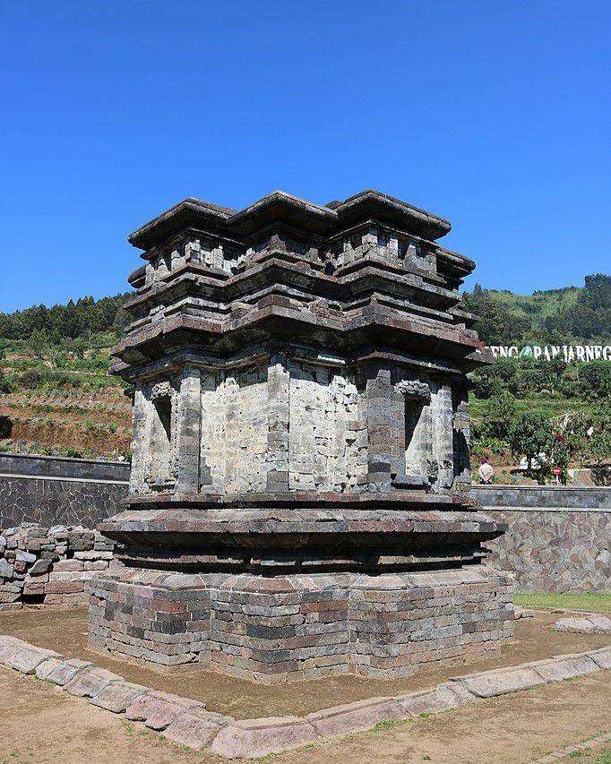 potret keindahan Candi Gatotkaca yang ada di Dieng (commons.wikimedia.org/M Yusril Mirza)