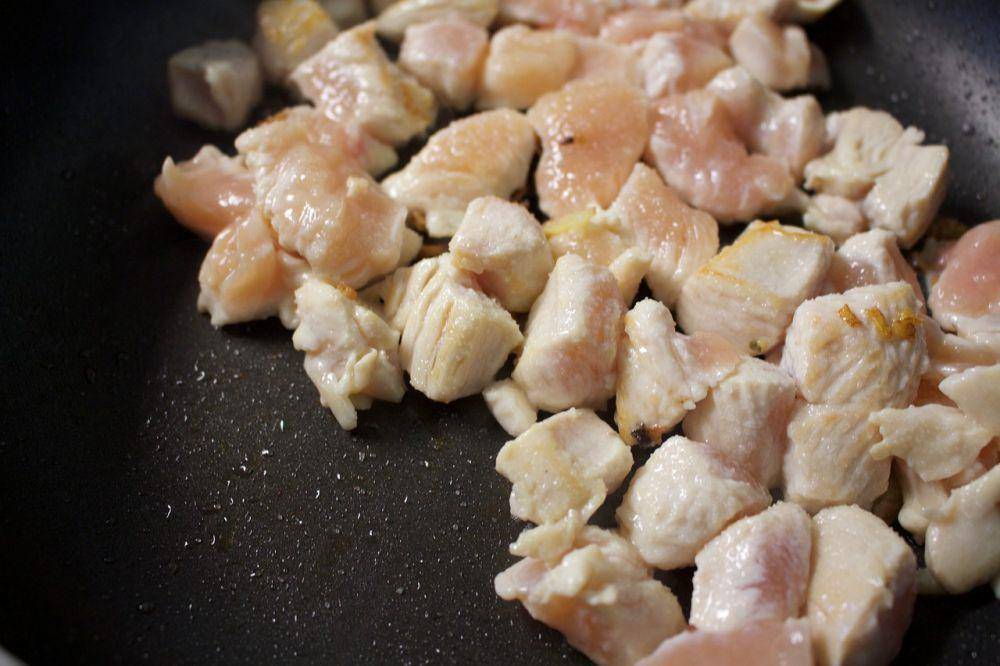 proses memasak daging ayam (pixabay.com/semirh)