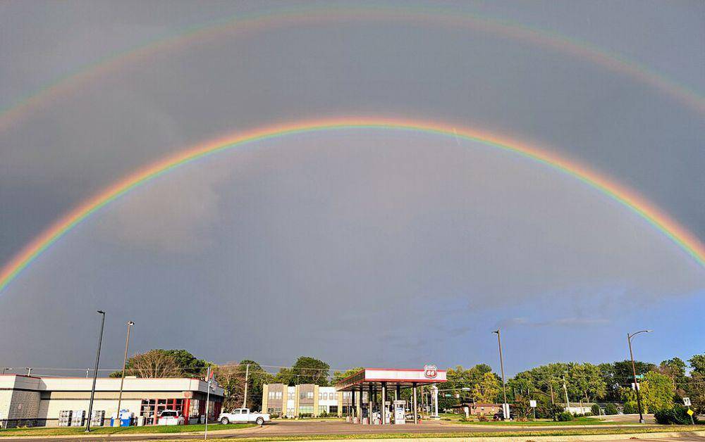 potret double rainbow atau pelangi ganda (commons.wikimedia.org)