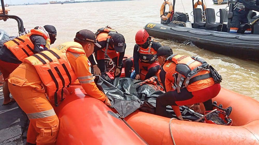 Nahkoda Tugboat yang Karam di Sungai Musi Ditemukan Meninggal Dunia