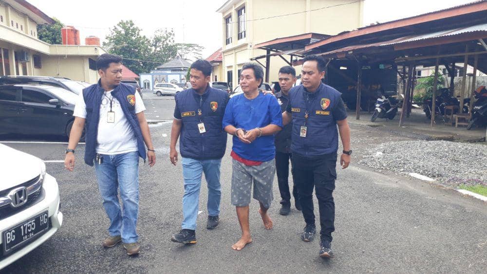 Tersangka Masuri saat digiring aparat kepolisian dari Satreskrim Mura (Dok: istimewa)