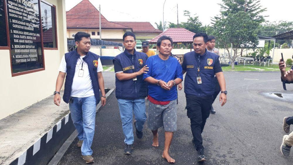 Tersangka Masuri saat digiring aparat kepolisian dari Satreskrim Mura (Dok: istimewa)