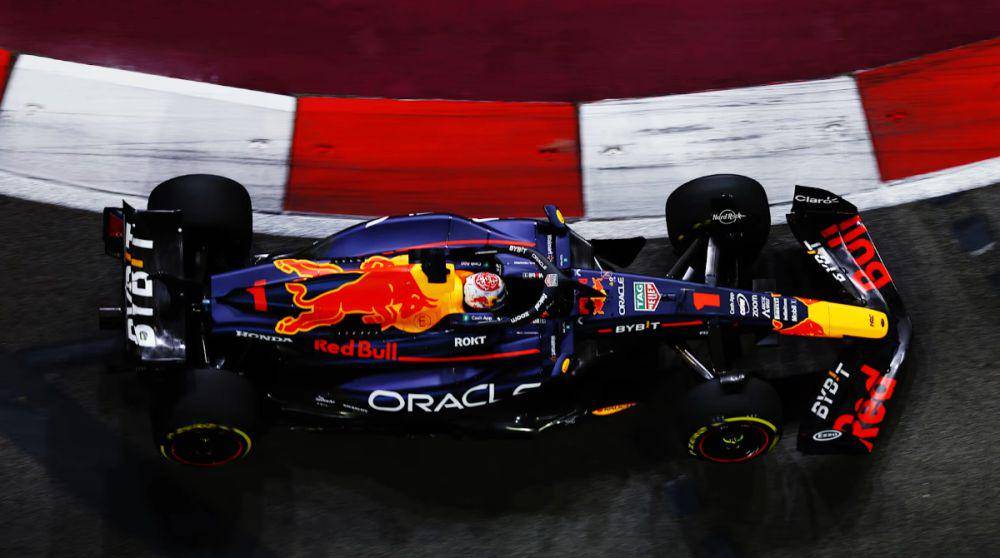 Max Verstappen saat membalap pada GP Singapura 2023. (redbull.com)