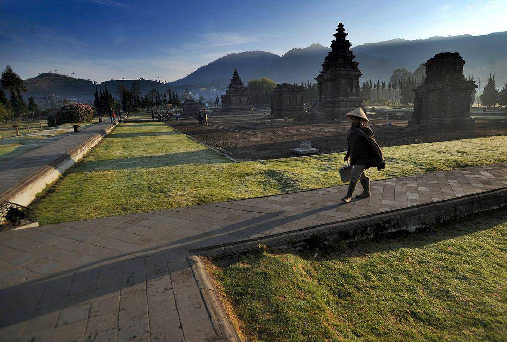 potret keindahan Candi Arjuna yang ada di Dieng (commons.wikimedia.org/Arie Basuki)