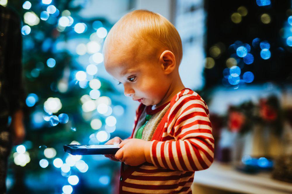 5 Alasan Gadget Naikkan Risiko Speech Delay pada Anak, Waspadai!